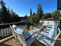 Harbor Vista On Par: Whidbey’s newest remodeled space with water views & hot-tub