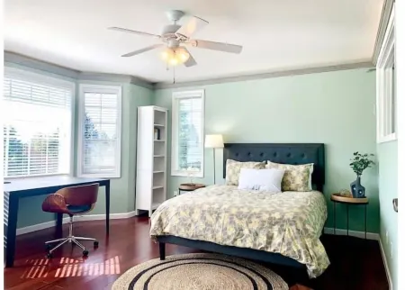 Comfort & Calm – Perfect for Work, Families , Pets & Getaways Отели рядом с достопримечательностью «Соос Крик Ботаникал Гарден & Херитедж Сентер»