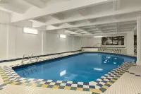 Wyndham Edmonton Hotel and Conference Centre - Pools