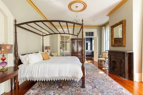 Large High End Historic Dtn Suite. 1 bed+sofabed