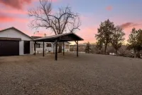 Historic Plaza Retreat 4Br, Walk to Whiskey Row, Modern Charm