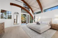 Newly Remodeled Luxury Waterfront Home on Venice Canal with Jacuzzi Google Venice附近的飯店