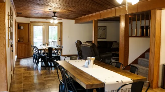 The Bunkhouse- fire pit, waterfall, games, private retreat for the family!