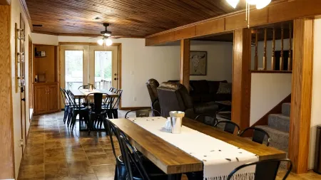 The Bunkhouse- fire pit, waterfall, games, private retreat for the family!