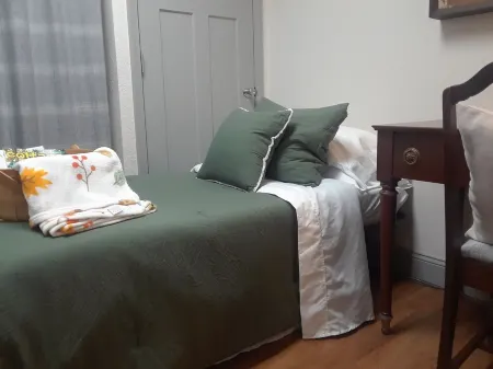 Cozy Getaway in the heart of Lincoln!