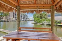 Couples Hideaway, walk to Vanderbilt Beach