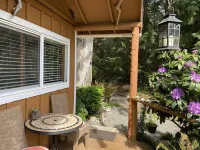 Cozy Forest Escape • Private Hot Tub • Trails & Gnome Walk • Near Beach - Hytter