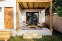 Couple's Lake House - pet friendly - kayaks & SUP boards