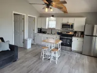 Escape To Nature’s Embrace: Uncle Joe's Creek Retreat - Ruby's Cabin Hotels in Pushmataha County