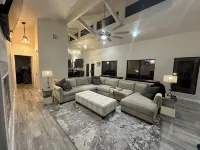 Canyon Lake TX Sleeps 17 Three King Beds