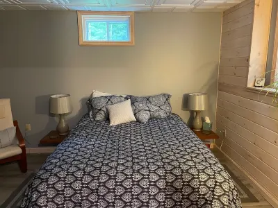Quiet, comfy guest quarters just three miles from Freeport!