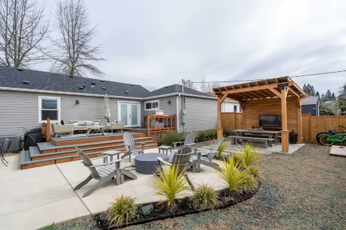 University Area Bungalow - The Moxie Harris House