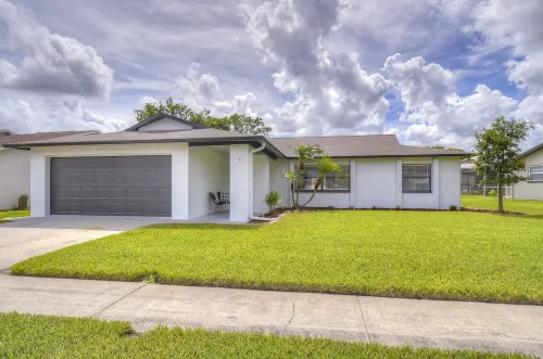 Bright & Beautiful 3/2 house close to Beaches & Fun