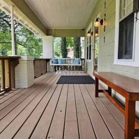 Porch Swing Place - Newly Renovated Charm