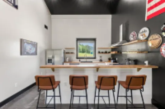 New Barndo/Kayak Launch/ 2 Private Hot Tubs