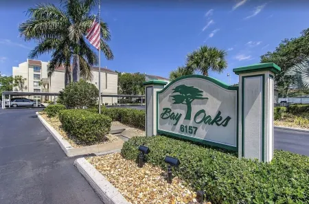 Cozy Family Condo- Beautiful Newly Renovated 2 Bedroom - Near Siesta Key! Отели рядом с достопримечательностью «Sarasota Beach»