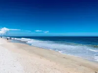 Bright and Spacious Entire House, sleeps 6-7, minutes from the beach.