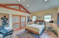 4 Br w/ Pool, Views, Farm & Ranch Stay- Flower Farm, Goats, Pigs, Disc Golf!