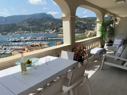 Beautiful apartment with fantastic sea views, wi-fi and private parking