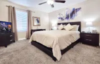 Upgraded Tropical Oasis! Heated Pool, Spa & Gym, Walk to Strip!