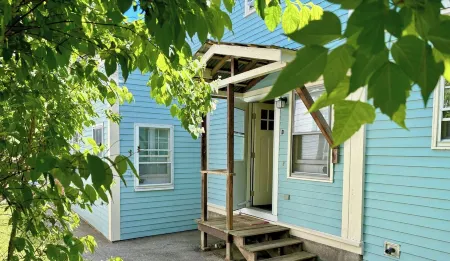 Traveler’s Den in Medford Отели рядом с достопримечательностью «The Harvard-Yenching Library»