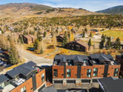 Hot Tub on Rooftop Deck - Mountain/River Views - Gym - EV Charger - 3 Kings