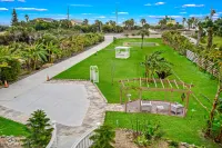 Castle, 2 Mstrs, Pvt Pickleball, Htd Pool/Spa, Mini-Golf, Fish, Dock, Ping Pong