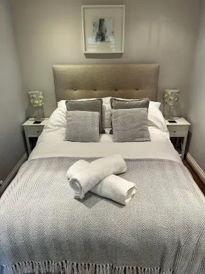 One bed cosy flat short walk  to Exeter centre