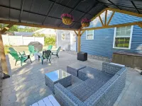Large Private Yard, 4Br Home, Walk to Town Center Hotels in Meredith