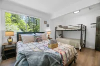 Luxury 5Bedroom/10beds/LargeGatedBackyard/SwingSet/EntertainmentRoom/ &BonusRoom