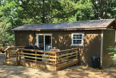 Driftaway Cabin in Glenwood, AR