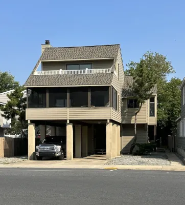 Beach Block 4 bedroom home