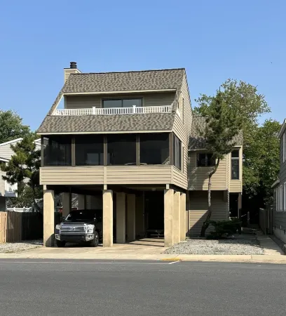 Beach Block 4 bedroom home