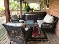 Convenient to Eureka, Hiking/Biking trails, Motorcycle/Pet friendly, Hot Tub.