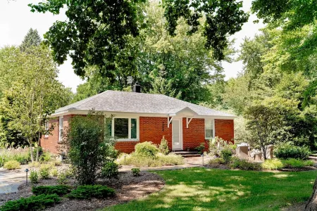 Completely Remodeled 2 Bed 2 Bath Home Close to Beaches and Wineries w/ 2 Patios