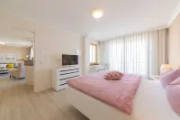 Exclusive apartment with sea view and balcony, WLAN, only 80m to the beach