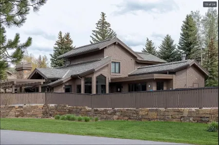 2br+loft Townhome @ base of Dollar Mtn. ski area; hot tub & pool