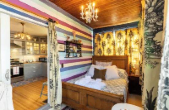 Luxury Spa Retreat with Sauna, Hot Tub & Swimming Pool in the Heart of Hudson