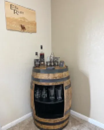 Modern Retreat with Stunning Views. Holiday Valley Across the Street! Sleeps 8