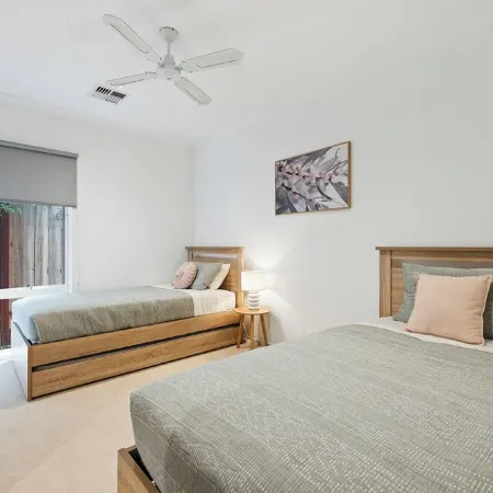 Close to beach, quiet neigbourhood. close to town shops & restaurants