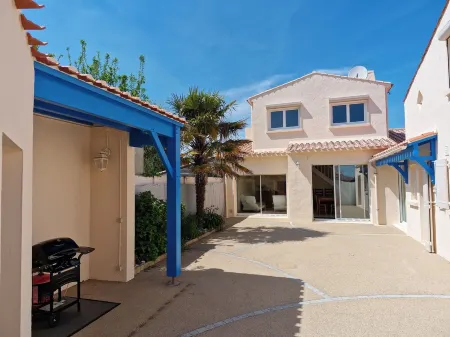 Maison 9 Personnes 800m de la Plage Отели в г. Сен-Жиль-Круа-де-Ви