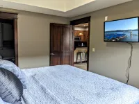 Riverstone Condo by Lake Cda~King Bed, Walk to Shops & Dining, Close to Downtown