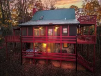 Cozy Blue Ridge Cabin: Mountain Views, Hot Tub, and Minutes from Downtown
