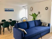 Apartment facing pier with sea view, WIFI and secure parking space