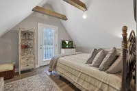 Buckeye Lake WATERFRONT Vacation Home B | Crane Cove Resort
