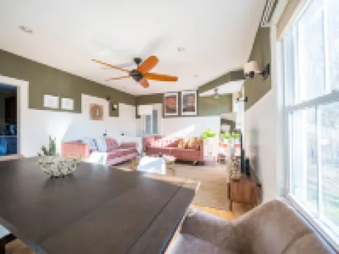Magnificent 5BR/2BA Near Casinos 諾威奇酒店