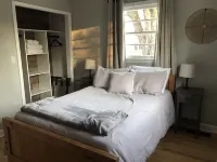 Mayberry’s Best! Peaceful, Bonus Room, Deck, Huge Yard, 5 min to downtown