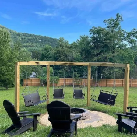 Modern Cabin for 8,w/Hot Tub+mtn view+1m from downtown Clayton, Outdoor Space