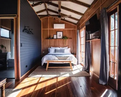 Ironbark Luxury Farm-Stay & Highland Cows. Hotels in Caboolture