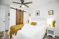 Modern home near Back 40 and Blowing Springs trails